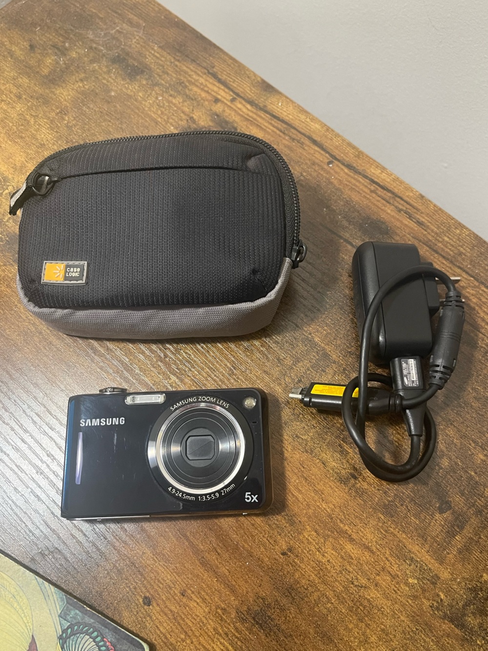 Samsung TL210 Camera W/ Charger + Case